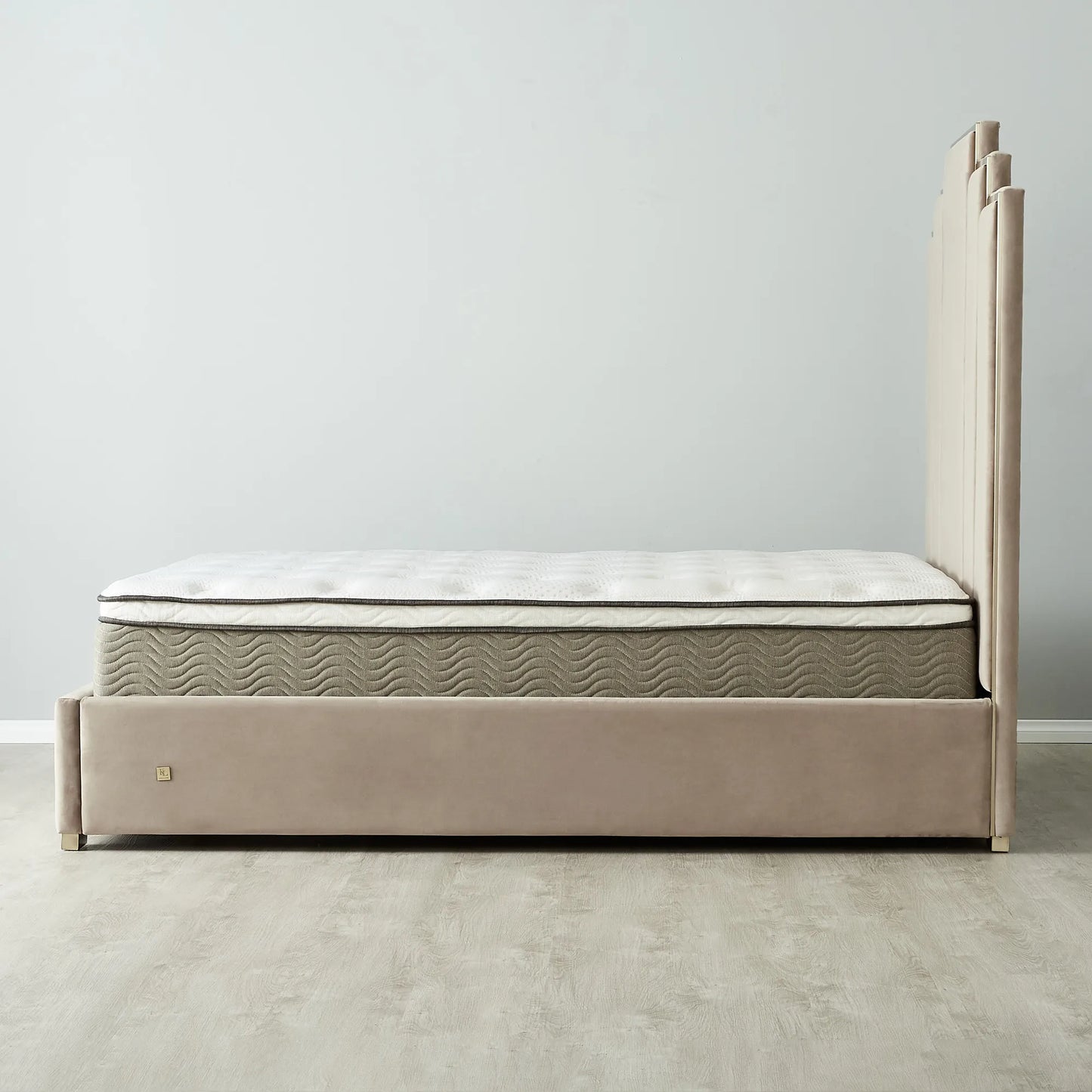 Hedy - Bed