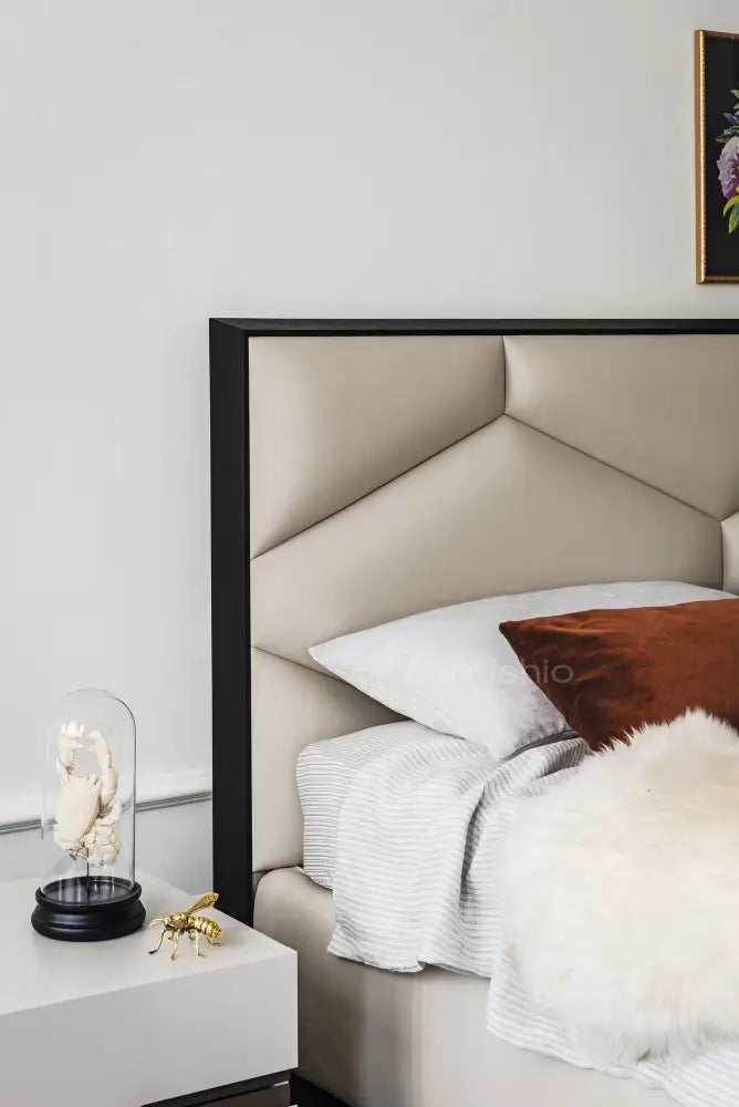 Tori - Bed